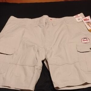 NWT Men's 46 Wrangler Cargo Shorts